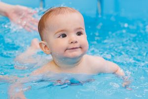 baby swimming (9)