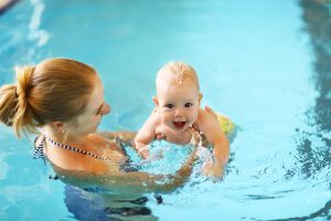 baby swimming (5)