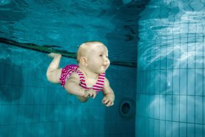 baby swimming (9)